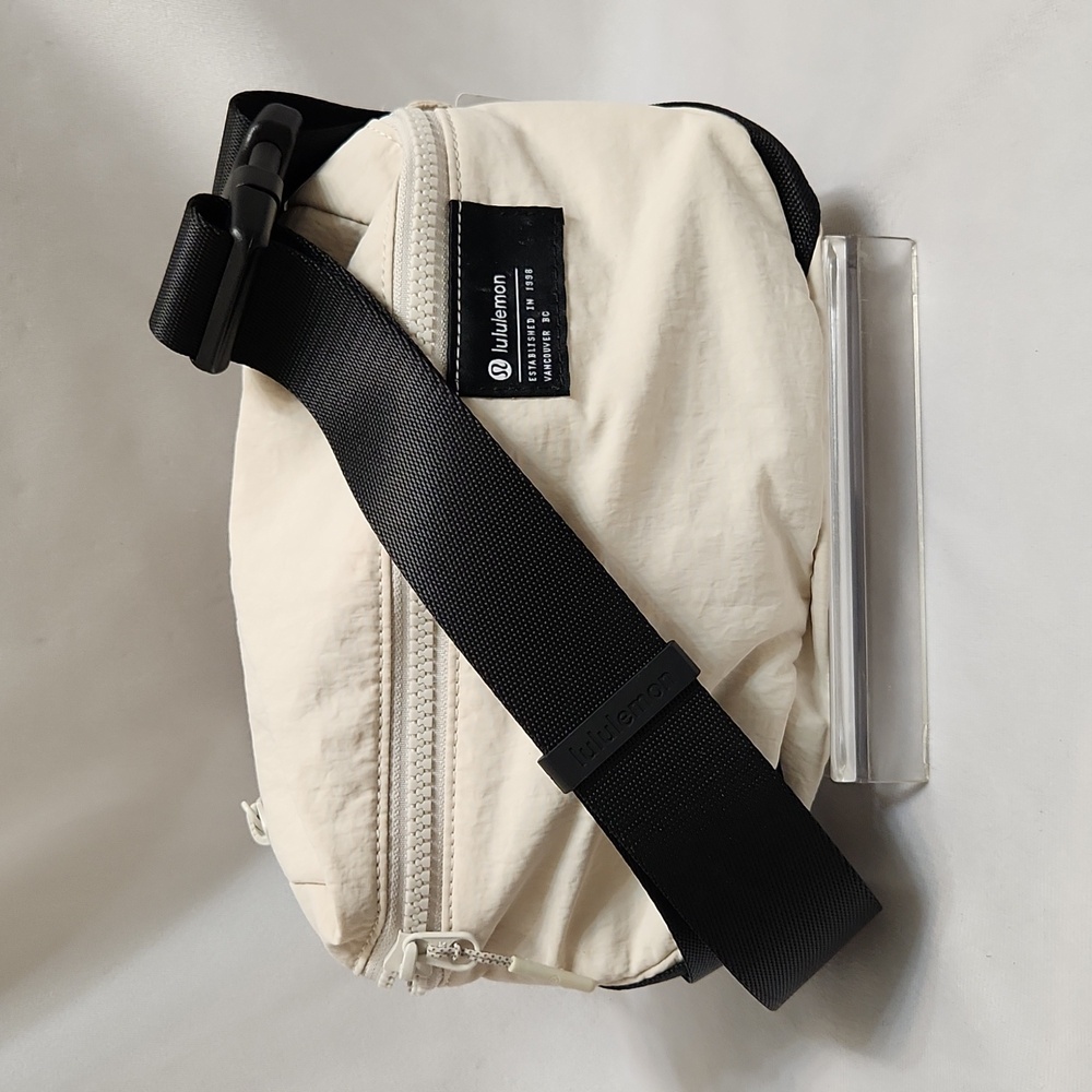 Lululemon Clean Lines Water-repellent Belt Bag